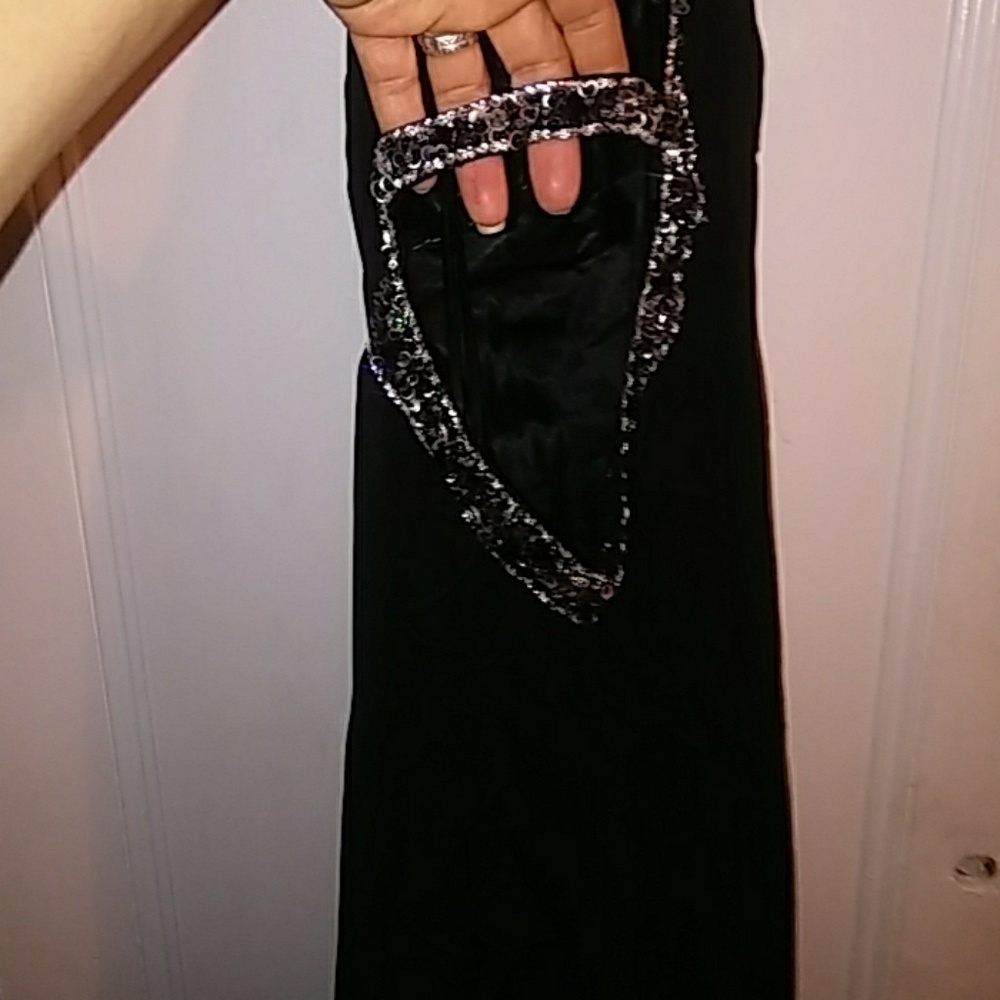 Gown - Picture 3 of 5